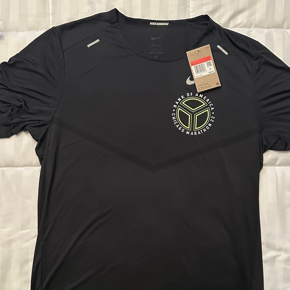Nike Black Chicago Marathon Men's 2022 marathon Miler shirt